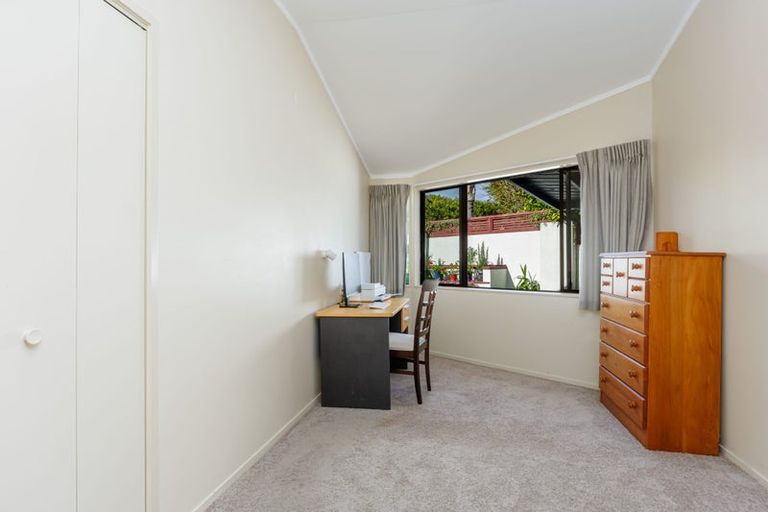 Photo of property in 2/953 Beach Road, Torbay, Auckland, 0630