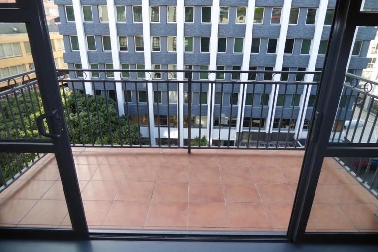 Photo of property in Atrium Towers, 6e/154 The Terrace, Wellington Central, Wellington, 6011