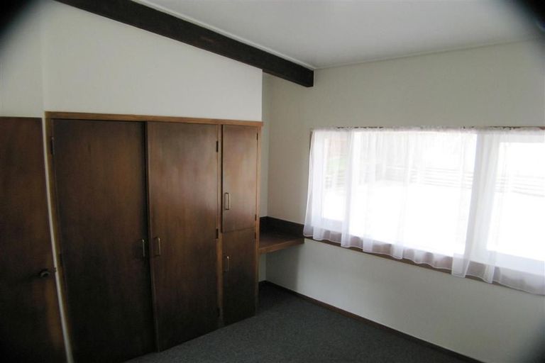 Photo of property in 2/135 Glenfield Road, Hillcrest, Auckland, 0626