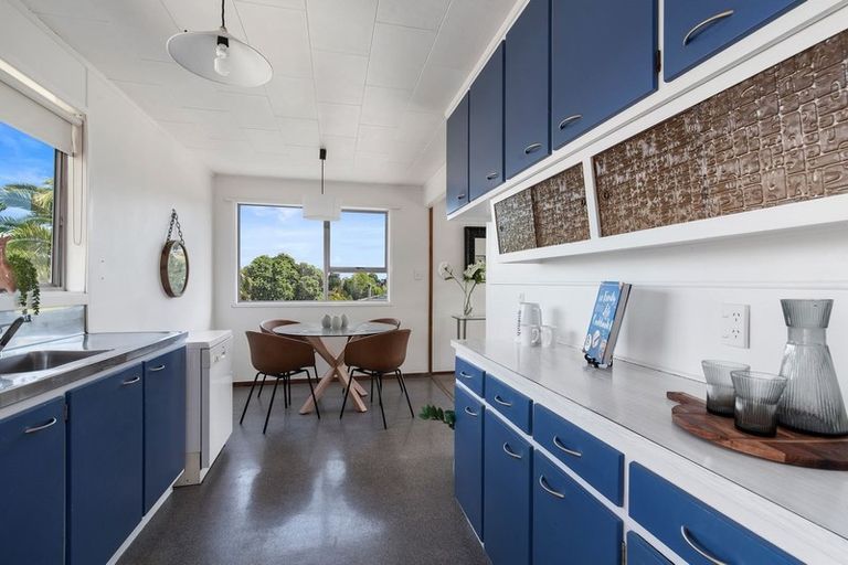 Photo of property in 4a Lavery Place, Sunnynook, Auckland, 0632