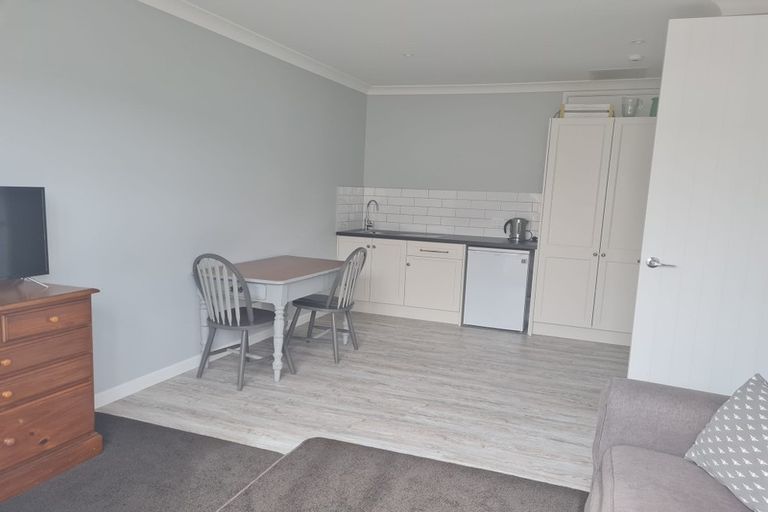 Photo of property in 11 Vogwill Road, Kumeu, 0810