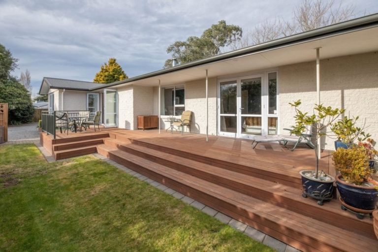 Photo of property in 393 Sawyers Arms Road, Harewood, Christchurch, 8051