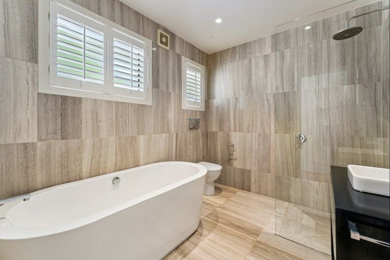 Photo of property in 8 Alfred Street, Northcote Point, Auckland, 0627