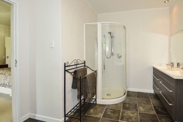 Photo of property in 13 Waingake Road, Manutuke, 4072