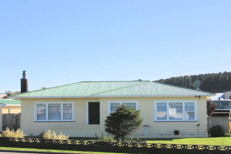 Photo of property in 69 Seabury Avenue, Foxton Beach, Foxton, 4815