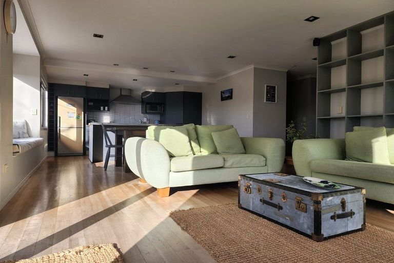 Photo of property in 10 Donnelly Street, Oakura, 4314