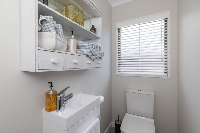 Photo of property in 56 Kakariki Grove, Waikanae, 5036