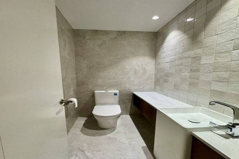 Photo of property in 23 Kerekin Drive, Oteha, Auckland, 0632