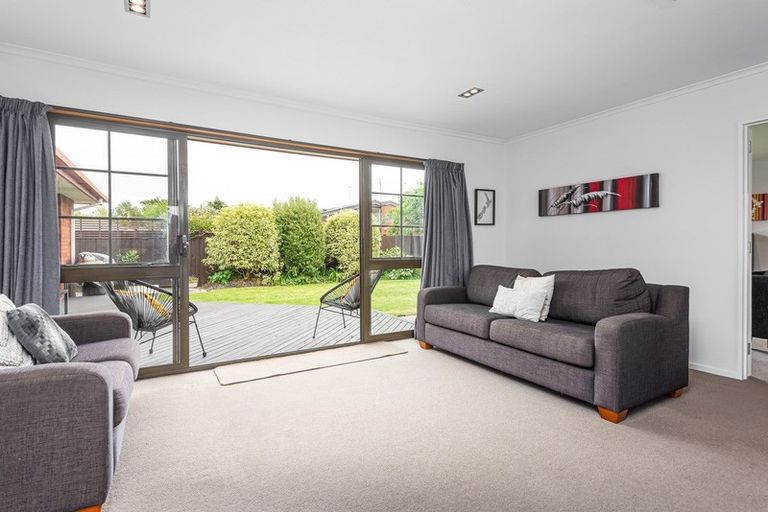 Photo of property in 8 Goodall Place, Redwood, Christchurch, 8051