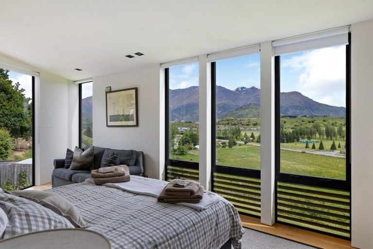 Photo of property in 20 Advance Terrace, Arrowtown, 9302