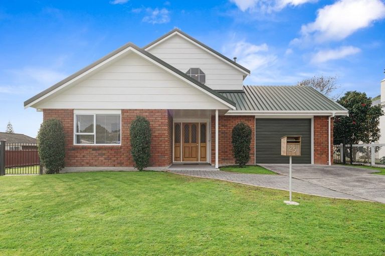 Photo of property in 25 Utauta Street, Waikanae, 5036