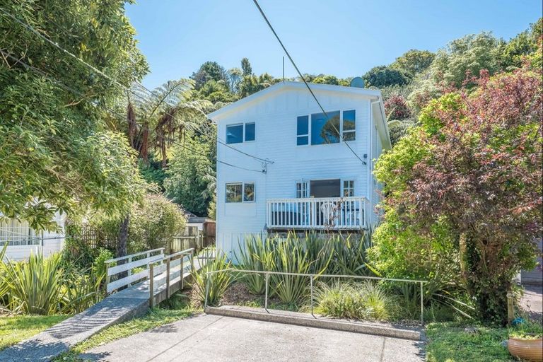 Photo of property in 30a Friend Street, Karori, Wellington, 6012