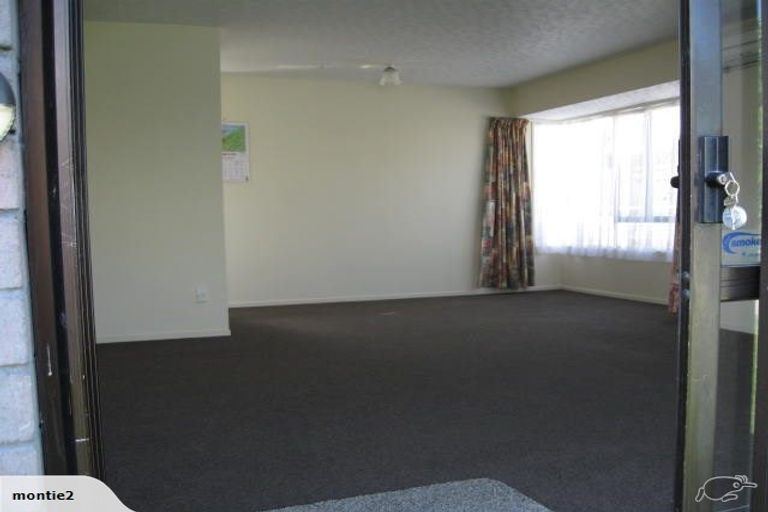Photo of property in 2/33 Mortlake Street, Islington, Christchurch, 8042