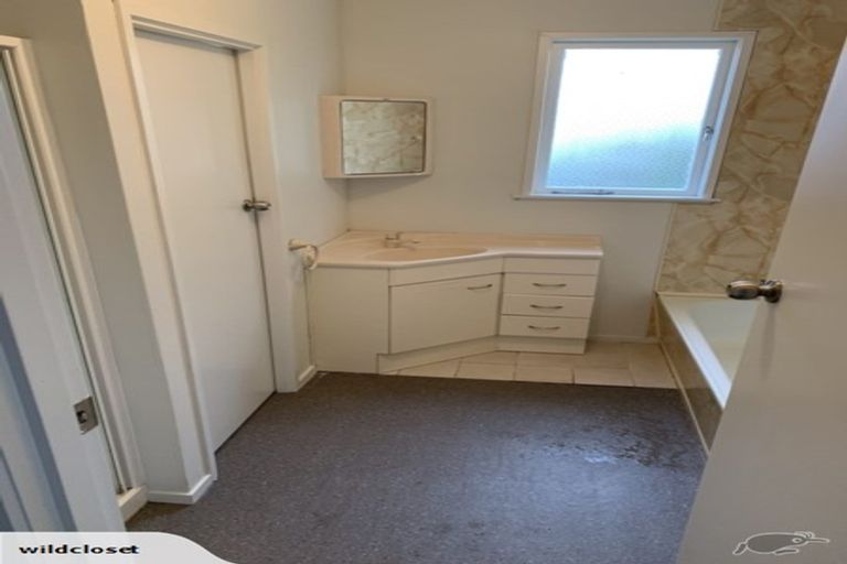 Photo of property in 92 Te Atatu Road, Te Atatu South, Auckland, 0610