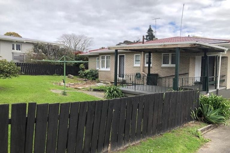 Photo of property in 22 Matipo Road, Te Atatu Peninsula, Auckland, 0610