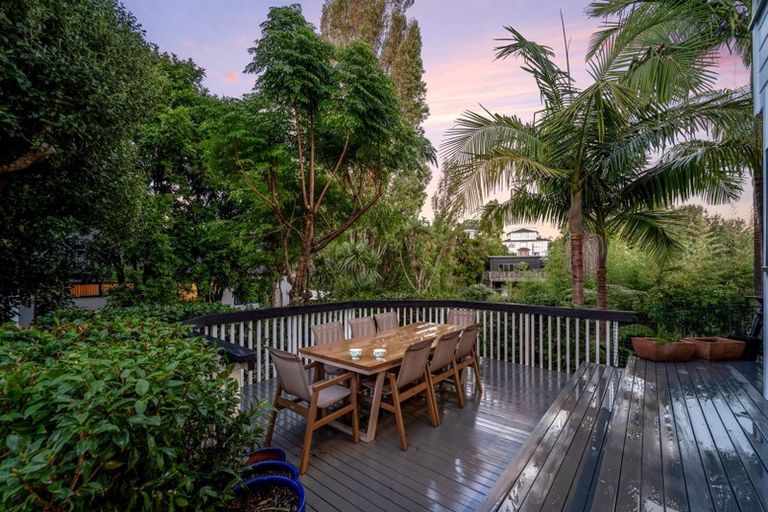Photo of property in 19 Garmons Way, Castor Bay, Auckland, 0620
