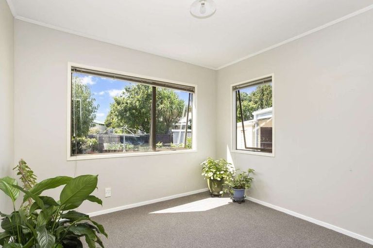 Photo of property in 8 Le Havre Place, Takanini, 2112