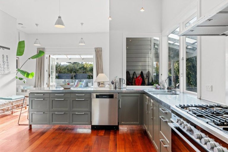 Photo of property in 93 Kuratawhiti Street, Greytown, 5794