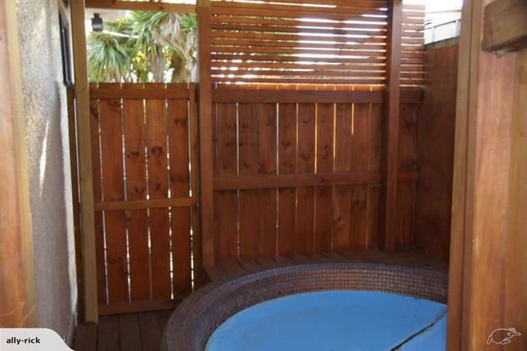 Photo of property in 49 Paynters Avenue, Strandon, New Plymouth, 4312