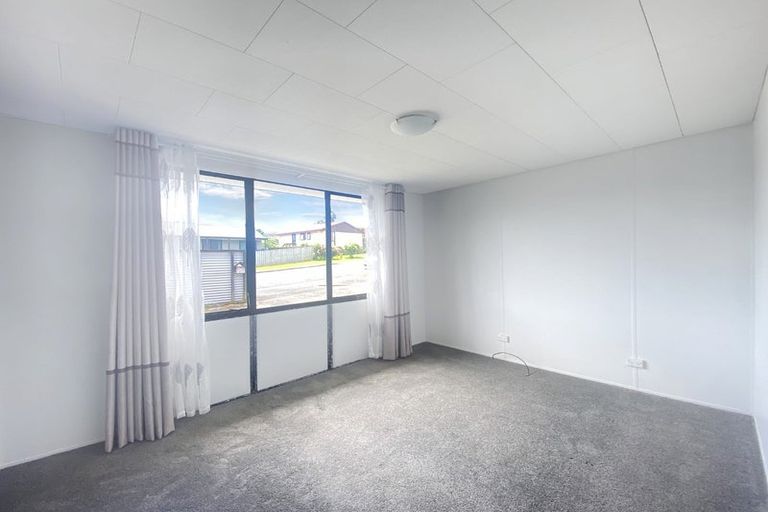 Photo of property in 1/22 Devonshire Road, Unsworth Heights, Auckland, 0632