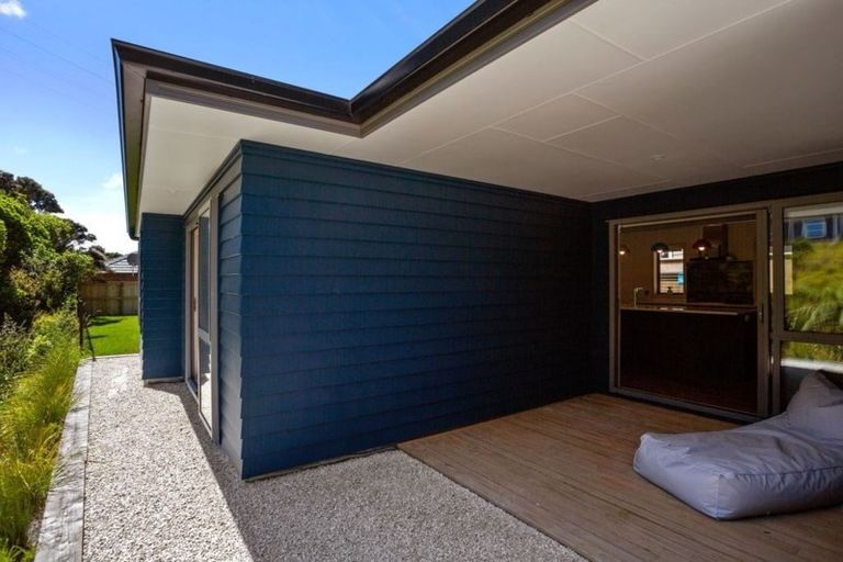 Photo of property in 7 Hull Place, Whitby, Porirua, 5024