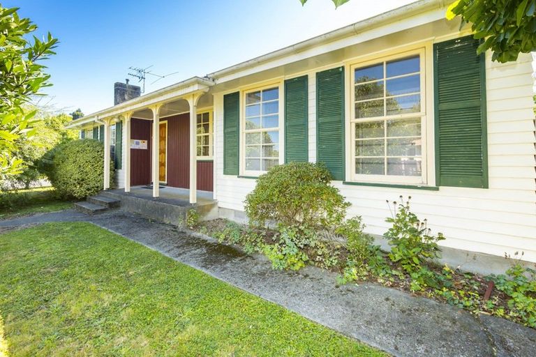 Photo of property in 62 Hillside Drive, Maoribank, Upper Hutt, 5018