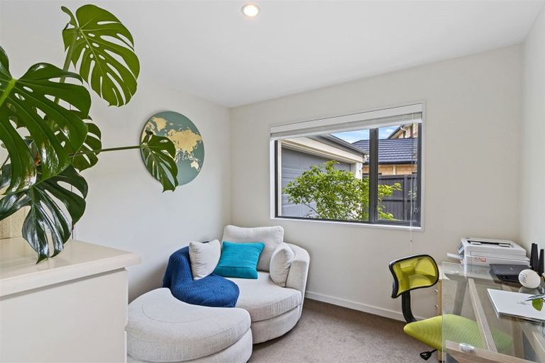 Photo of property in 5 Stoneleigh Green, Parklands, Christchurch, 8083