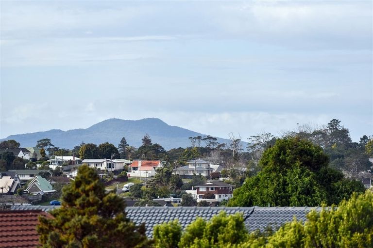 Photo of property in 1/70 Juniper Road, Sunnynook, Auckland, 0620