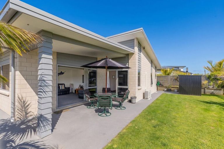 Photo of property in 18 Roseberry Place, Whitianga, 3510