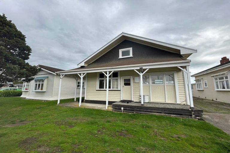 Photo of property in 8 Pirie Street, Palmerston North, 4410