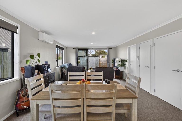 Photo of property in 15 Discovery Place, Marfell, New Plymouth, 4310