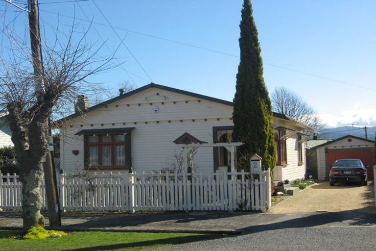 Photo of property in 2 Garrison Street, Carterton, 5713