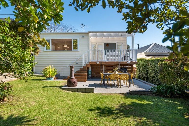 Photo of property in 18 Roslyn Terrace, Devonport, Auckland, 0624