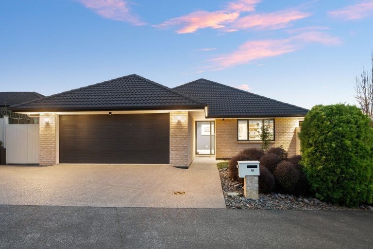 Photo of property in 16 Tokerau Crescent, Pukekohe, 2120