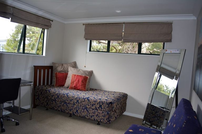 Photo of property in 6 David Beattie Place, Chatswood, Auckland, 0626