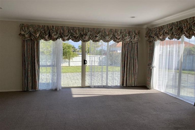 Photo of property in 11 Santa Ana Drive, Shamrock Park, Auckland, 2016