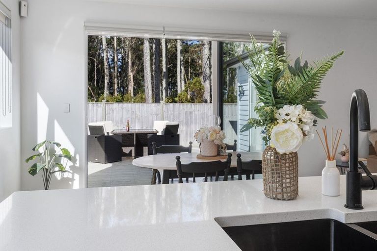 Photo of property in 28 Konoba Avenue, Kumeu, 0810