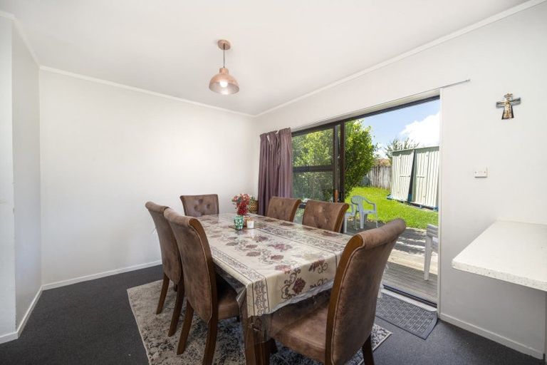 Photo of property in 52 Aviemore Drive, Highland Park, Auckland, 2010