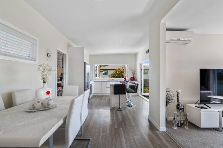 Photo of property in 52 Totara Road, Te Atatu Peninsula, Auckland, 0610