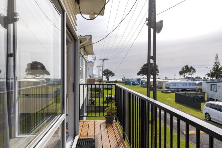 Photo of property in 100 Eighth Avenue, Urenui, 4377