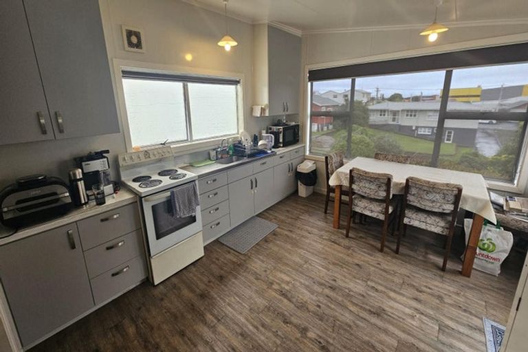 Photo of property in 69 Pendarves Street, New Plymouth, 4310