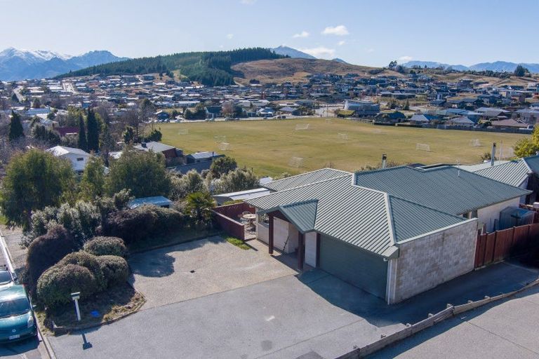 Photo of property in 73 Totara Terrace, Wanaka, 9305