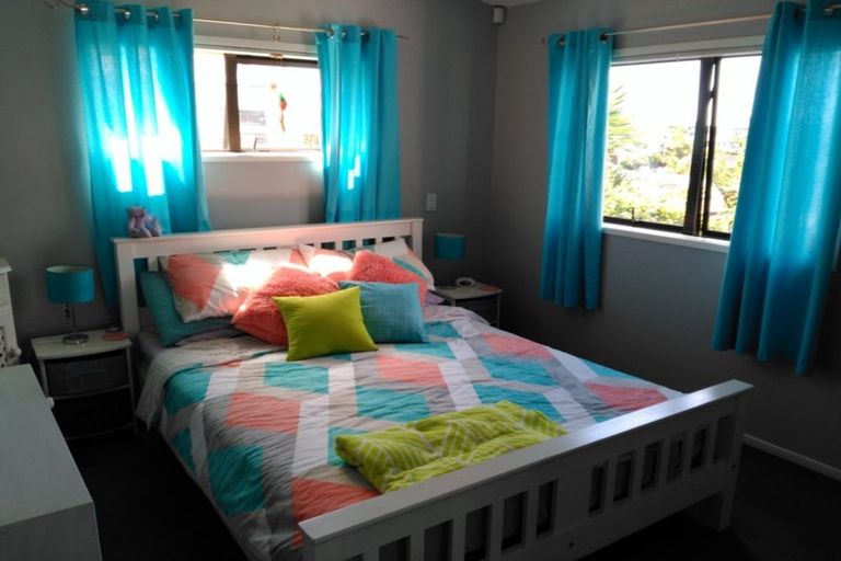 Photo of property in 145 Wiseley Road, West Harbour, Auckland, 0618