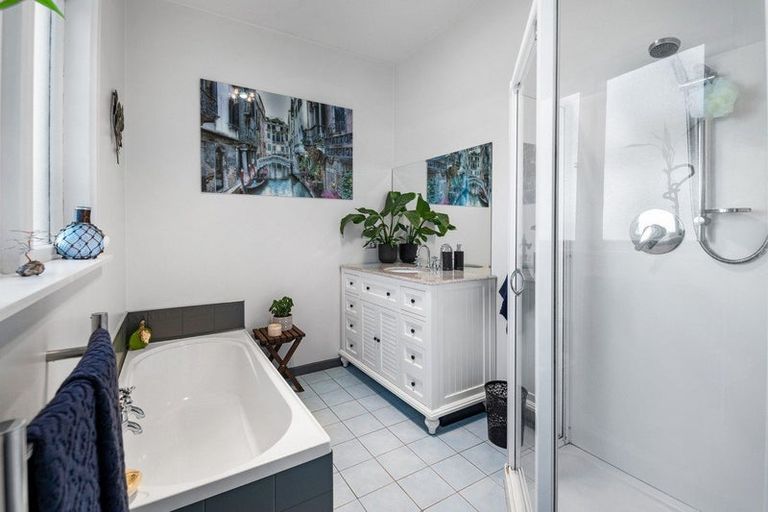 Photo of property in 102 Somerfield Street, Somerfield, Christchurch, 8024