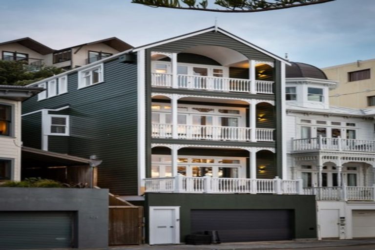 Photo of property in 322 Oriental Parade, Oriental Bay, Wellington, 6011