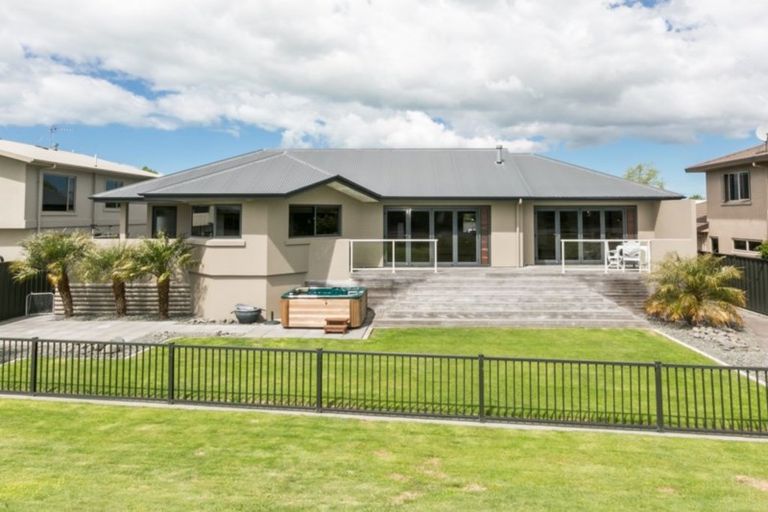 Photo of property in 87 Ferry Road, Clive, 4102