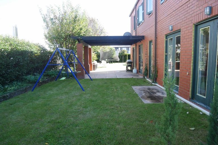 Photo of property in 74 Wai-iti Terrace, Bryndwr, Christchurch, 8052