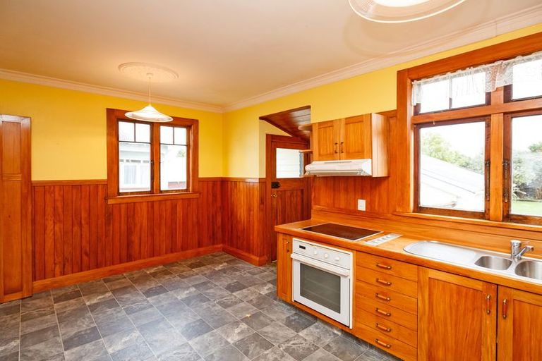 Photo of property in 16 Burns Avenue, Takaro, Palmerston North, 4412