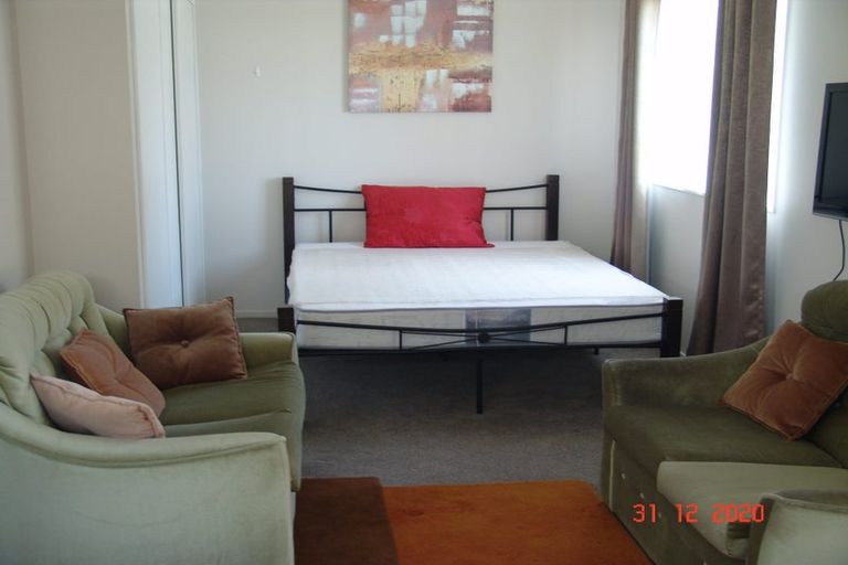 Photo of property in 62 Farquhars Road, Redwood, Christchurch, 8051