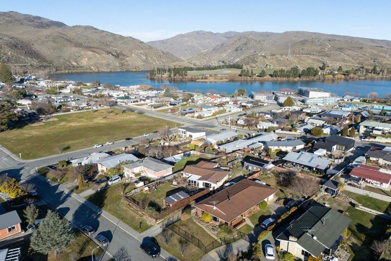 Photo of property in 60 Donegal Street, Cromwell, 9310